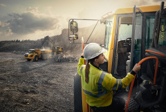 11 VolvoCE-Caretruck-NEW-