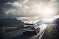 Volvo-V90CC-04